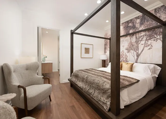 Stunning Gold Coast 12bd 6ba & Rooftop Patio *