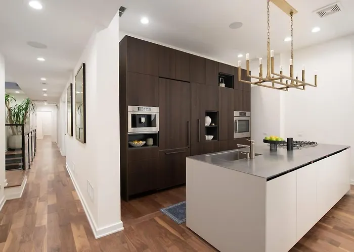 Сasa de vacaciones Stunning Gold Coast 12bd 6ba & Rooftop Patio *