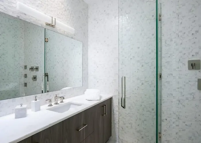 Stunning Gold Coast 12bd 6ba & Rooftop Patio * Chicago