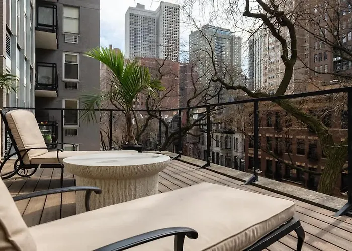 Stunning Gold Coast 12bd 6ba & Rooftop Patio *